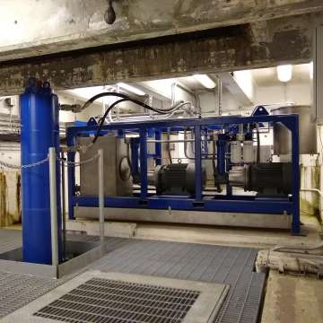 Custom Stoney gate operating hydraulic cylinder in machinery room with dedicated custom HPU